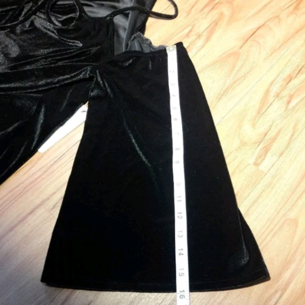 🌟SOLD🌟New Black Velvet Cold Shoulder Top - Picture 6 of 8